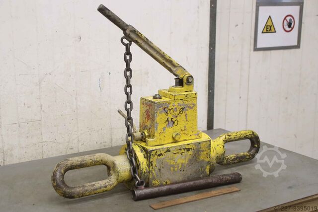 Hydraulic pulling cylinder 50 t Enerpac Hub 150 mm