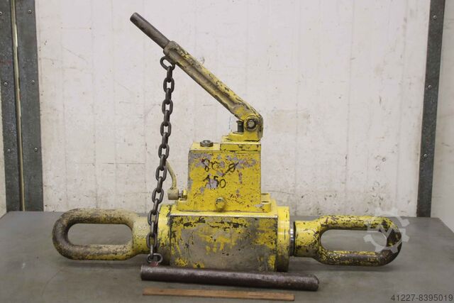 Hydraulic pulling cylinder 50 t Enerpac Hub 150 mm