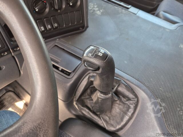 LKW mit Tankaufbau Scania P420  Aussenhaut GFK (innen Edelstahl) - 4 Kammern (1956   1176   3000   3060 ) = 9.186 Tankvolumen  - Tankaufbau GFK ISOLIERT