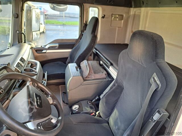 LKW mit Tankaufbau MAN TGS 26.440 (6x2)