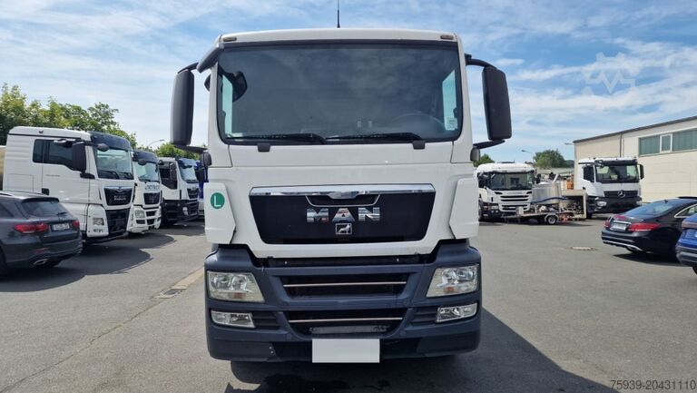 LKW mit Tankaufbau MAN TGS 26.400 (6x2) ISOLIERT