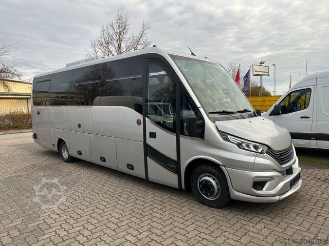 Kleinbus IVECO Daily 35 Sitze Touristik Dachklima Kühlschrank