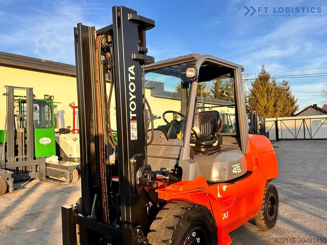 Gabelstapler Toyota 42-4FD40 / DIESEL / 4500KG / DUPLEX / FO
