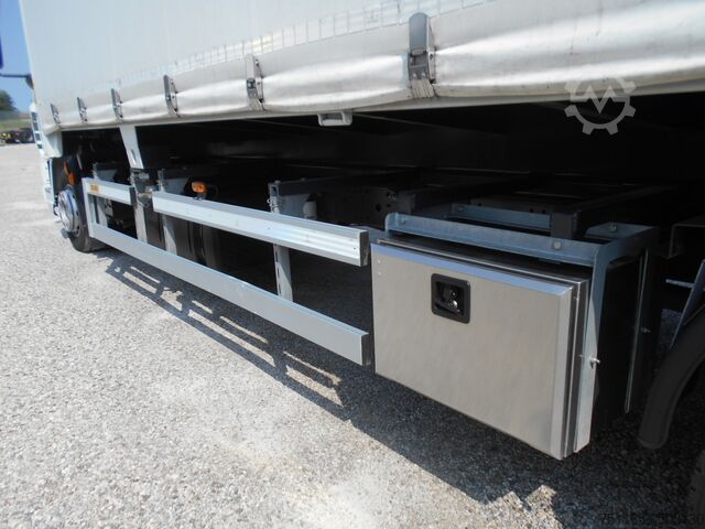 Truck with flatbed and tarpaulin DAF LF 230 12ton - CENTINA SCARRABILE