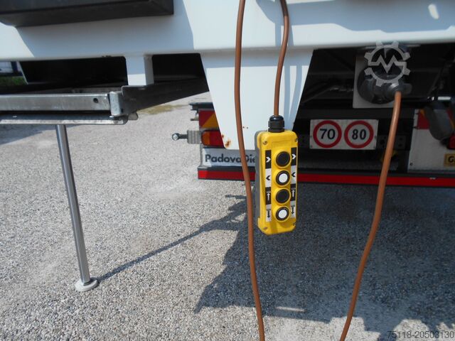 Truck with flatbed and tarpaulin DAF LF 230 12ton - CENTINA SCARRABILE