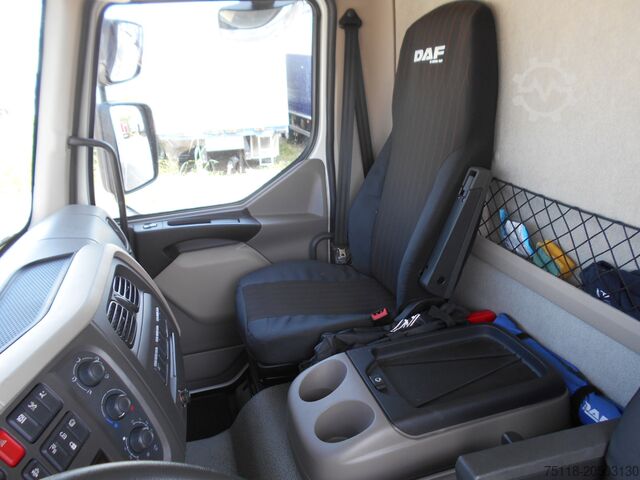 Truck with flatbed and tarpaulin DAF LF 230 12ton - CENTINA SCARRABILE