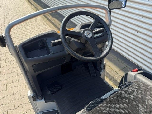 Tow Tractor Still LTX70