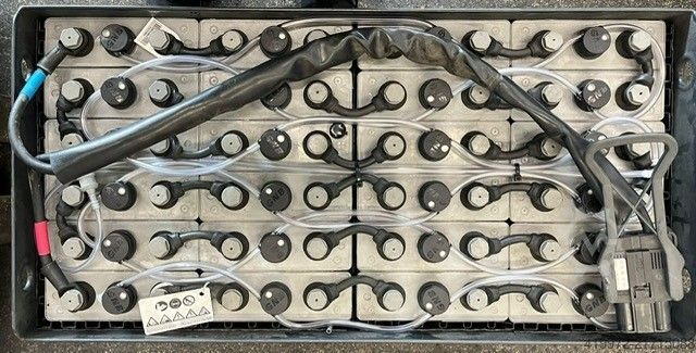 Tow Tractor Still LTX70