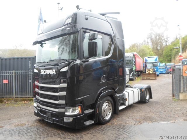 Volume tractor unit SCANIA S 500/Low Deck mit Aufliegen Getränke