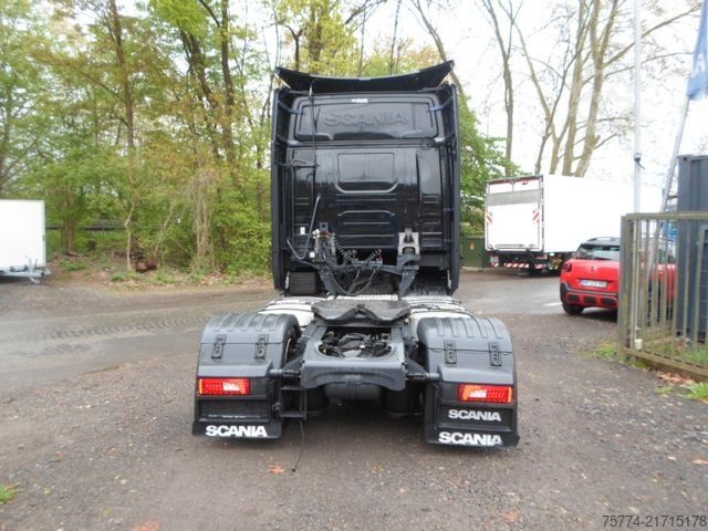 Volume tractor unit SCANIA S 500/Low Deck mit Aufliegen Getränke