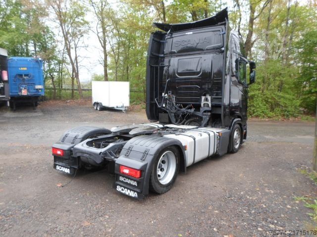 Volume tractor unit SCANIA S 500/Low Deck mit Aufliegen Getränke
