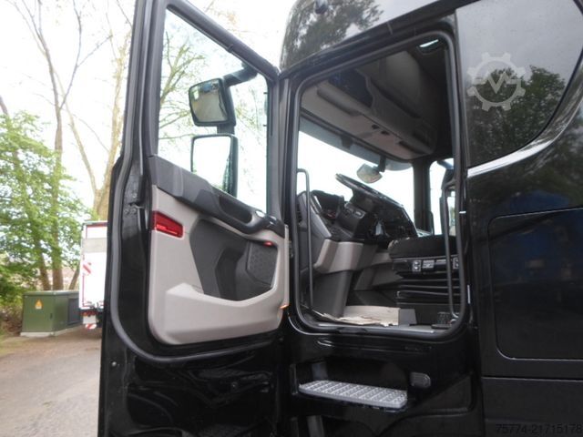 Volume tractor unit SCANIA S 500/Low Deck mit Aufliegen Getränke