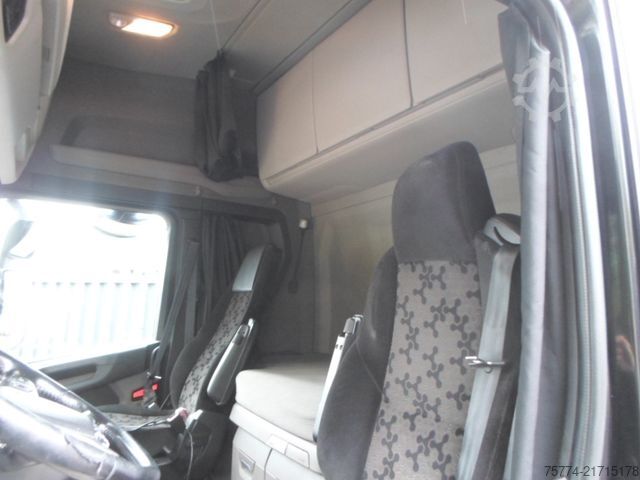 Volume tractor unit SCANIA S 500/Low Deck mit Aufliegen Getränke
