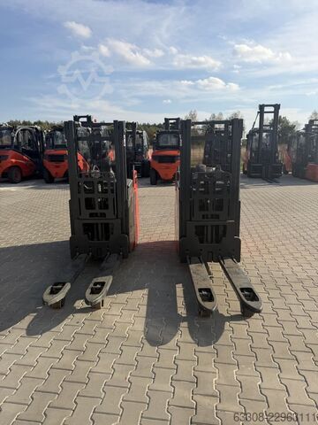 High Lift stacker Linde D10 FP