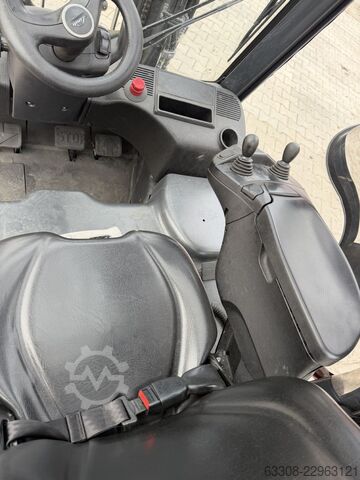 Electric 3-wheel forklift Linde E14-02