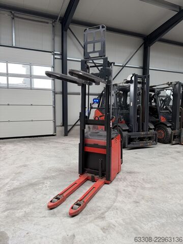 High Lift stacker Linde D10 AP
