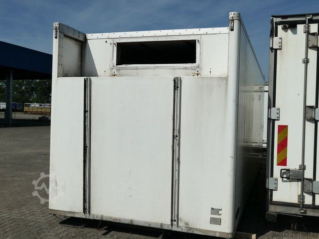 LKW mit Kofferaufbau Isolierter Koffer, 7.350mm lang, Trennwand