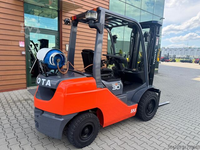 Gabelstapler Toyota 06-8FGF30 / Triplex / 2021 year