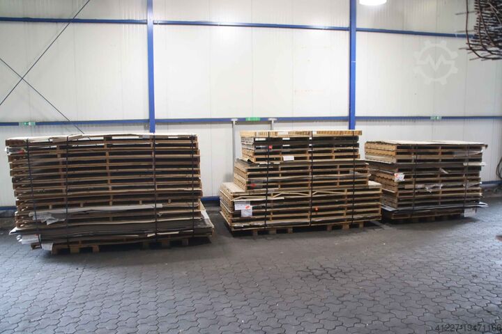 HPL plastic panels 37 pallets 6710 kg Resopal HPL Dicke 1/1,4 mm verschiedene Größen