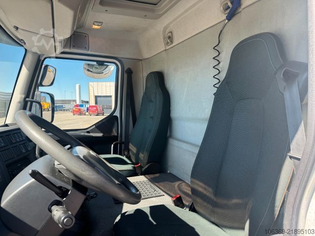 LKW mit Kofferaufbau VOLVO FL 210 4x2 Closed box / Koffer Euro 6