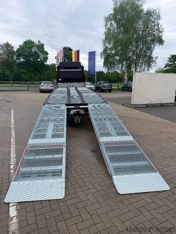 Flatbed truck MAN Baumaschinen Maschinentransporter mit Rampen