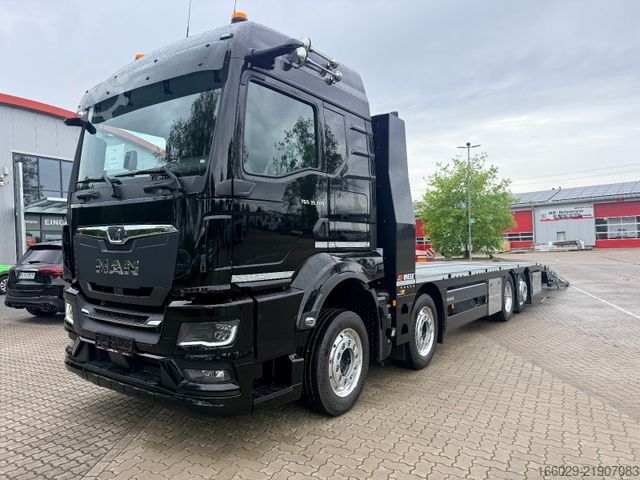 Flatbed truck MAN Baumaschinen Maschinentransporter mit Rampen