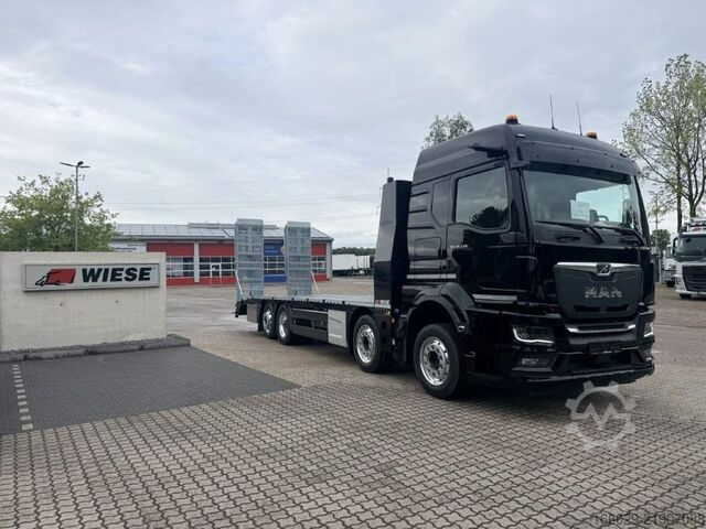 Tow truck MAN Baumaschinen Maschinentransporter mit Rampen