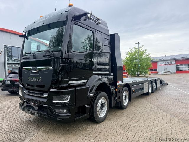 Special purpose truck MAN Baumaschinen Maschinentransporter mit Rampen
