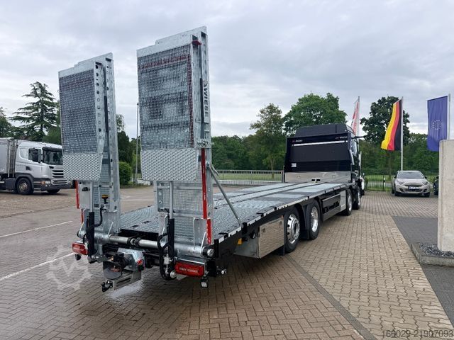 Special purpose truck MAN Baumaschinen Maschinentransporter mit Rampen