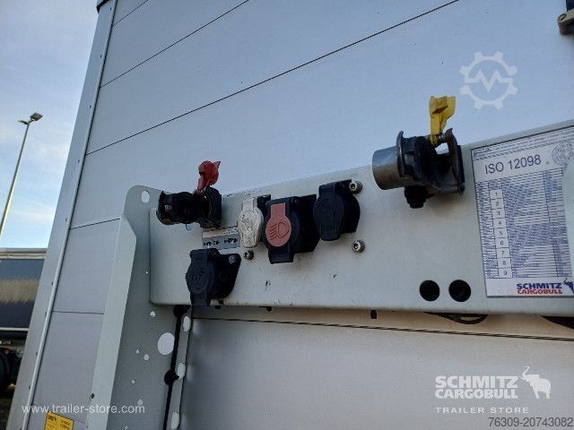 Auflieger mit Pritsche & Plane Schmitz Cargobull Curtainsider Standard Getränke