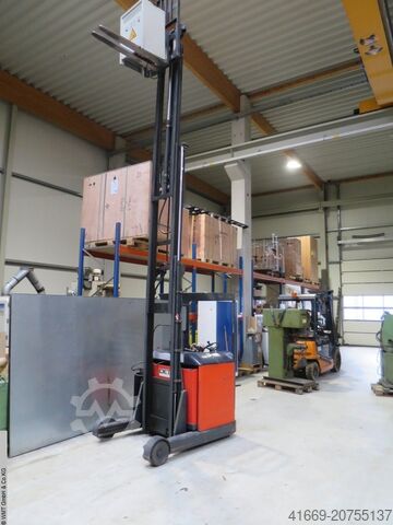 Schubmaststapler LINDE R14