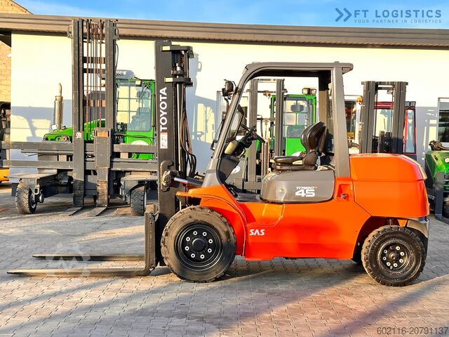 Forklift Toyota 42-4FD40 / DIESEL / 4500KG / DUPLEX / FO