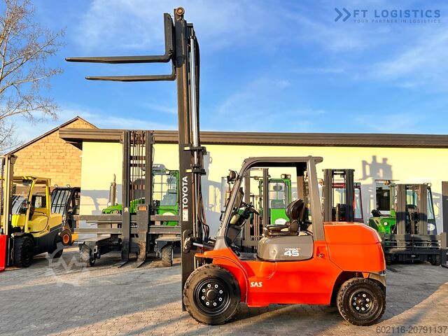 Forklift Toyota 42-4FD40 / DIESEL / 4500KG / DUPLEX / FO