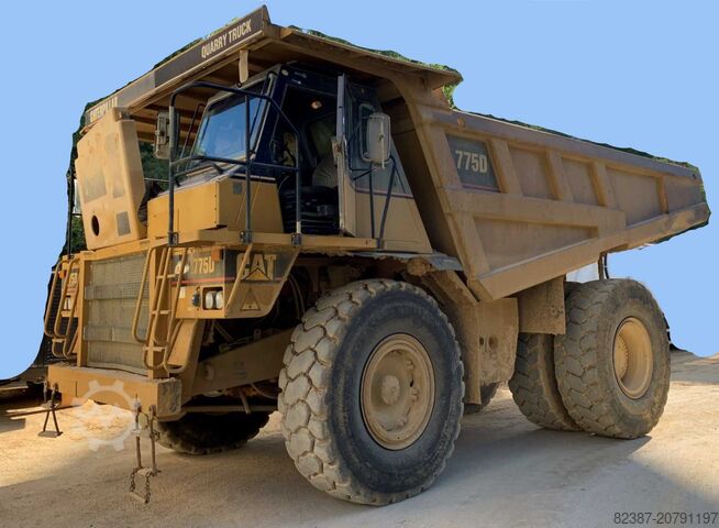 Dump truck CAT 775D