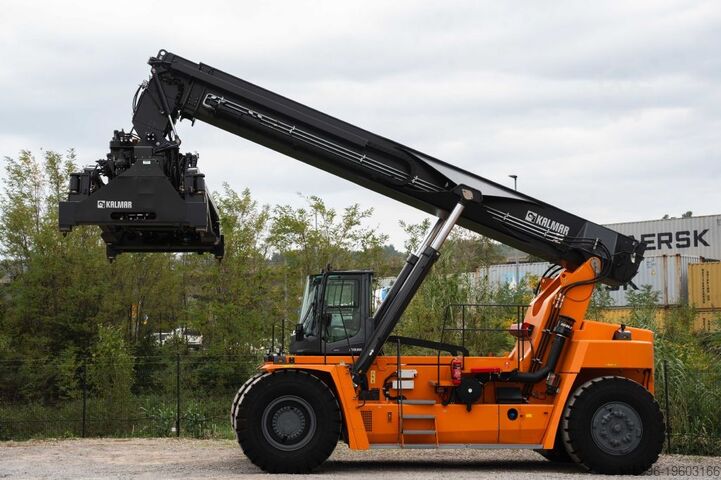 Full-container reach stacker Kalmar DRG450-60C5X