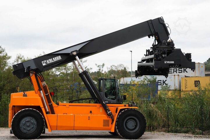 Full-container reach stacker Kalmar DRG450-60C5X