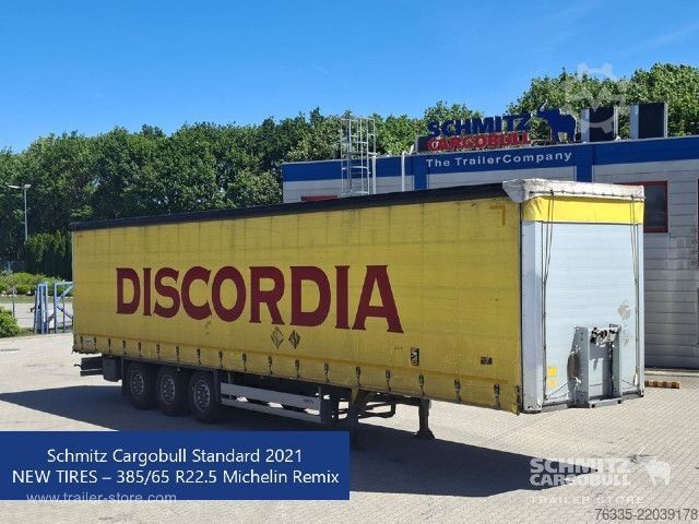 Auflieger mit Pritsche & Plane Schmitz Cargobull Curtainsider Standard