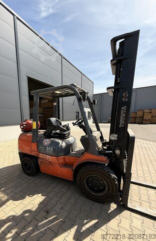 Forklift Toyota 02-7FGJF35