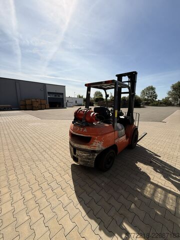 Forklift Toyota 02-7FGJF35