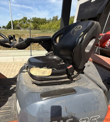 Forklift Toyota 02-7FGJF35