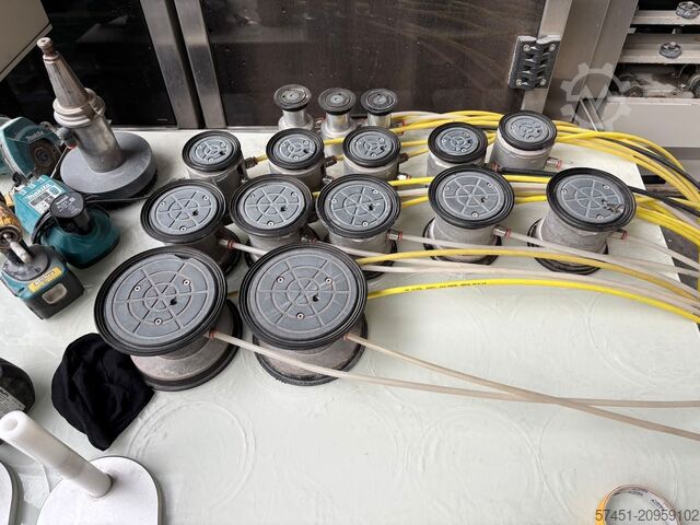 CNC-Bearbeitungszentrum INTERMAC MASTER 33