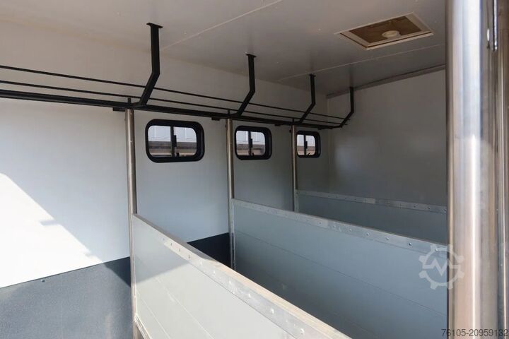 Horse transport Mercedes-Benz Atego 816 L 3 Paarden/4 Ponies, nieuwe accu's.