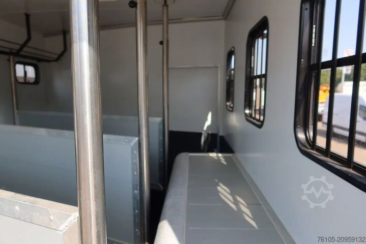 Horse transport Mercedes-Benz Atego 816 L 3 Paarden/4 Ponies, nieuwe accu's.