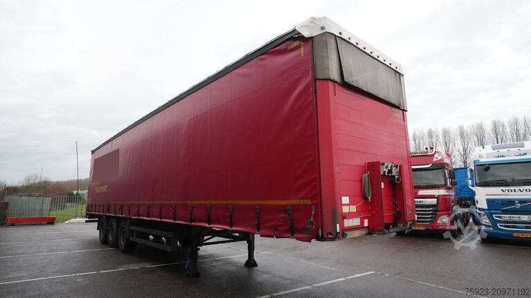 Sliding tarpaulins Schmitz Cargobull 3 AXLE CURTAINSIDE TRAILER LIFTING ROOF