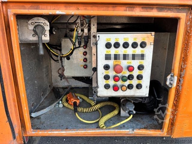 Livestock semitrailer Finkl SAV35 4.Stock Hubdach Lift Tränke Tridec