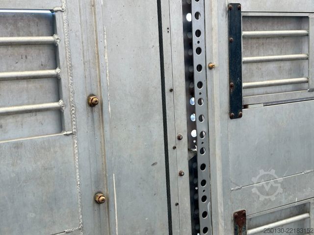 Livestock semitrailer Finkl SAV35 4.Stock Hubdach Lift Tränke Tridec
