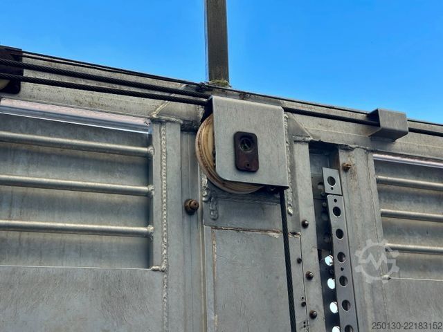 Livestock semitrailer Finkl SAV35 4.Stock Hubdach Lift Tränke Tridec