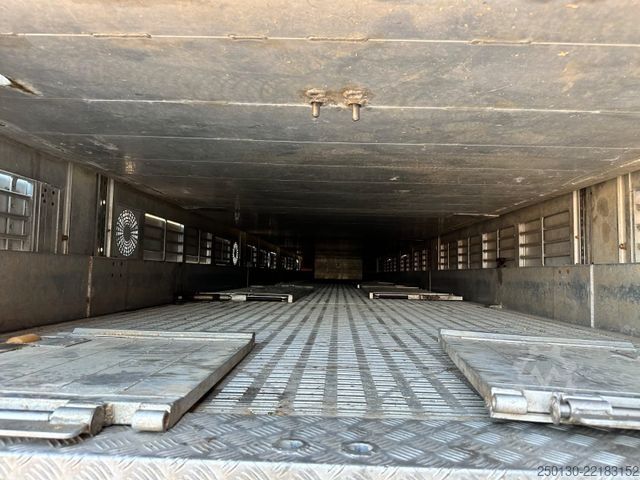 Livestock semitrailer Finkl SAV35 4.Stock Hubdach Lift Tränke Tridec