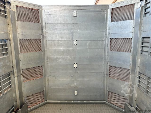 Livestock semitrailer Finkl SAV35 4.Stock Hubdach Lift Tränke Tridec