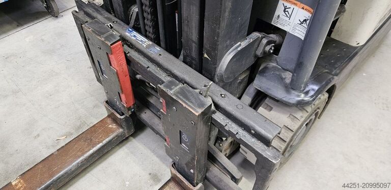 Electric 3-wheel forklift Crown SC 5360